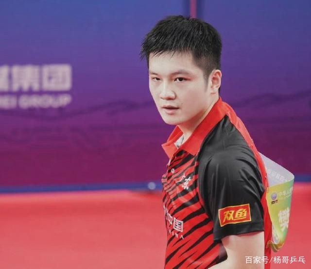 美女扒开尿口让